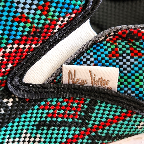 NWT IOB Vintage Women's Textura Rojo Slip-on Sneakers - Picture 5 of 13